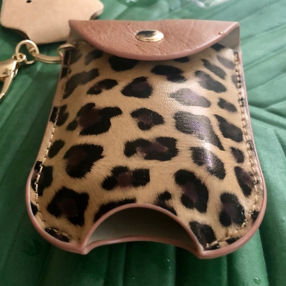 Leopard Print Sanitizer Holder paired w/ Mask NWT - Picture 7 of 8